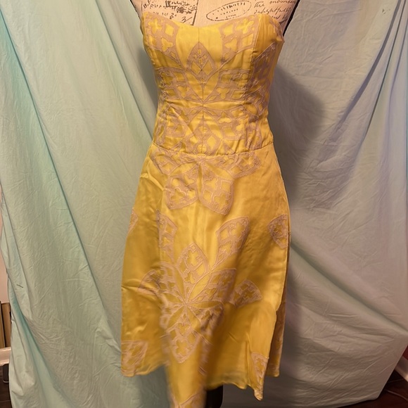 NICOLE MILLER COLLECTION dress Sz 2 100% silk yellow - Picture 2 of 9